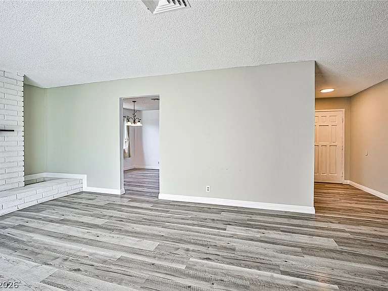 1320 Robin St — Photo 18