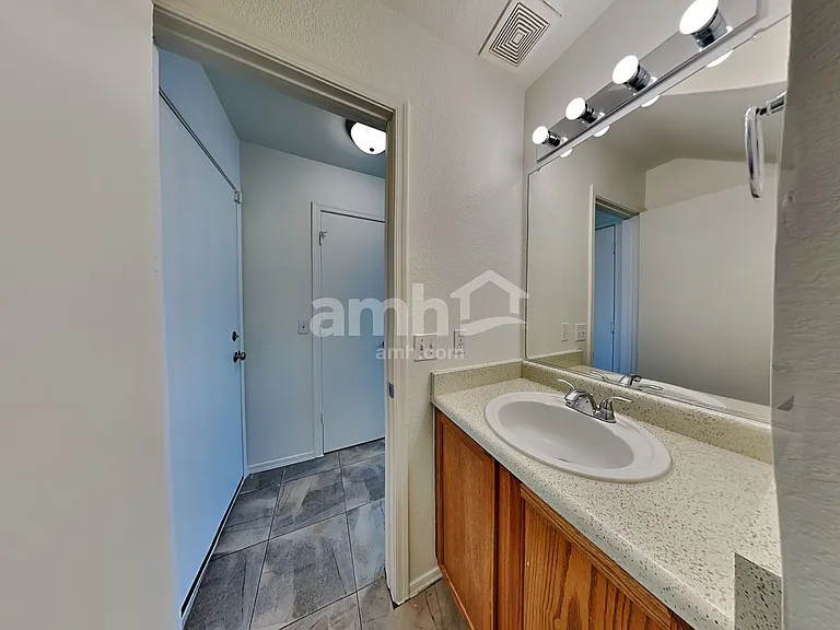16923 W Central St — Photo 18
