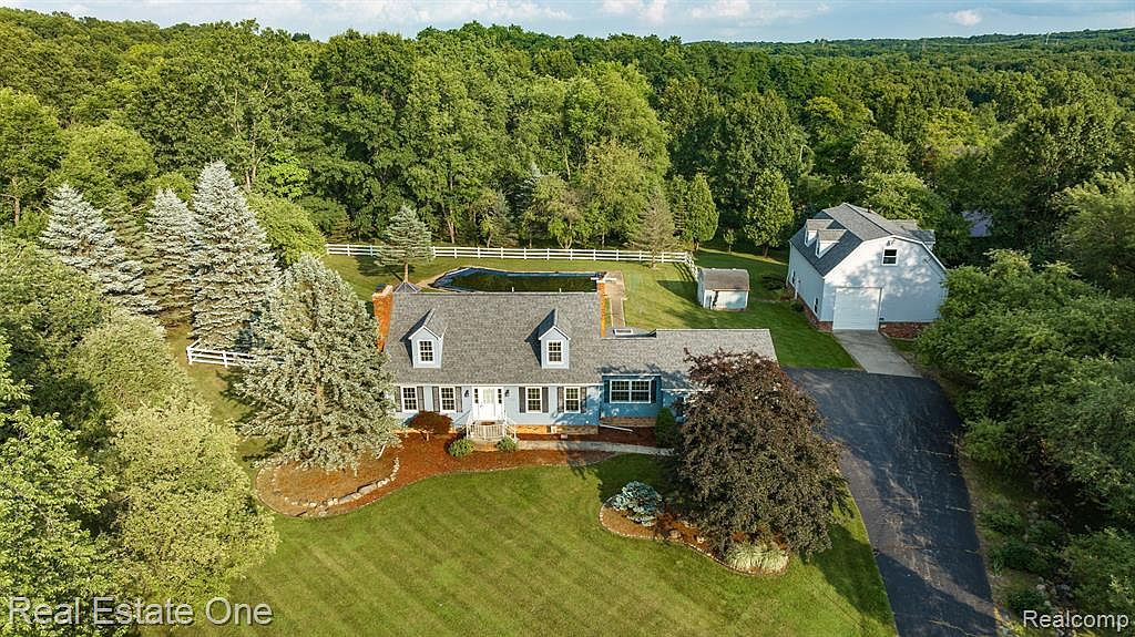 11260 Hartland Rd, Fenton, MI 48430 Zillow