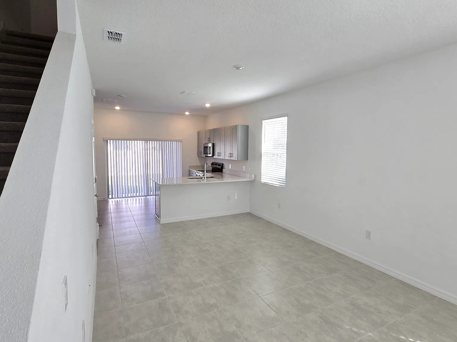 2 bed, 2.5 bath, 1550 sqft, $1,600 — Photo 2