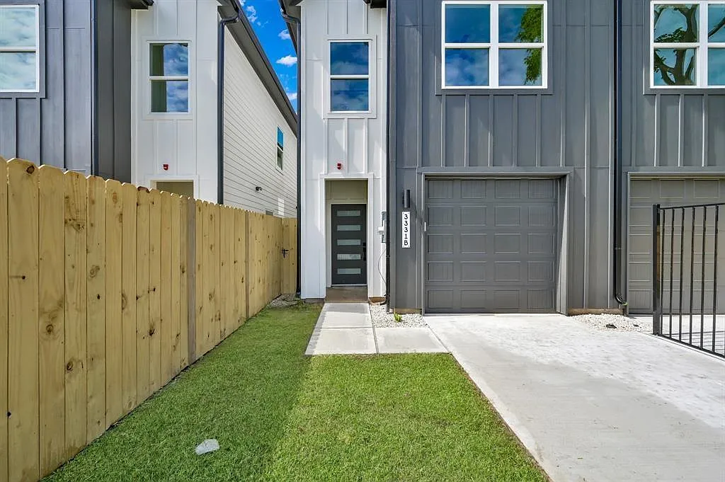3 bed, 2.5 bath, 1637 sqft, $2,650 — Photo 2