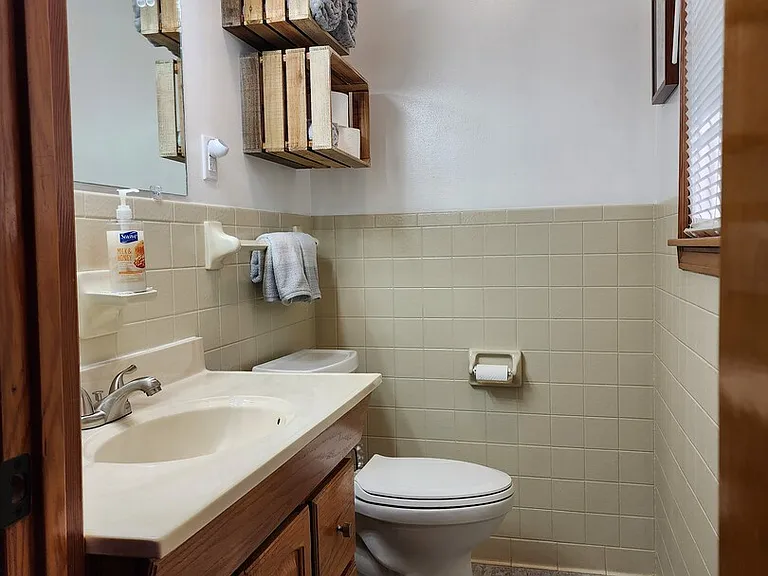 Hillcrest Dr — Photo 7