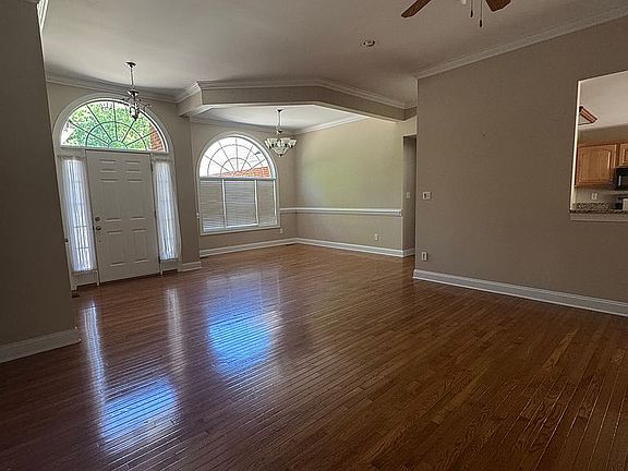 3rd image of 3682 Burton St