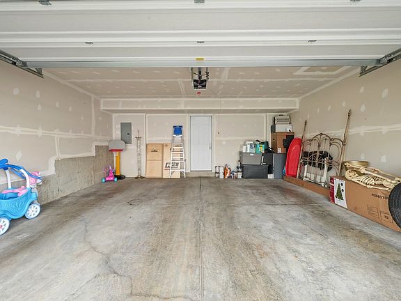 2nd image of 10640 153rd Pl