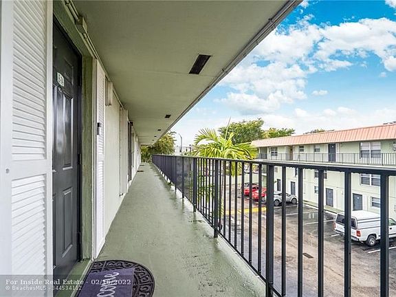 3rd image of 805 W Oakland Park Blvd APT E14
