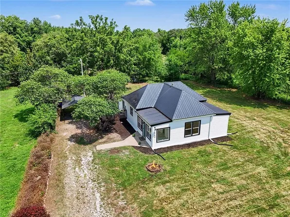 7560 Hoover Rd, Smithville, MO 64089