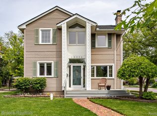10004 Kingston Ave, Huntington Woods, MI 48070