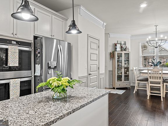 5th image of 172 Maple Hill Dr