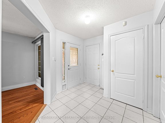 5th image of 18 Velvet Grass Ln