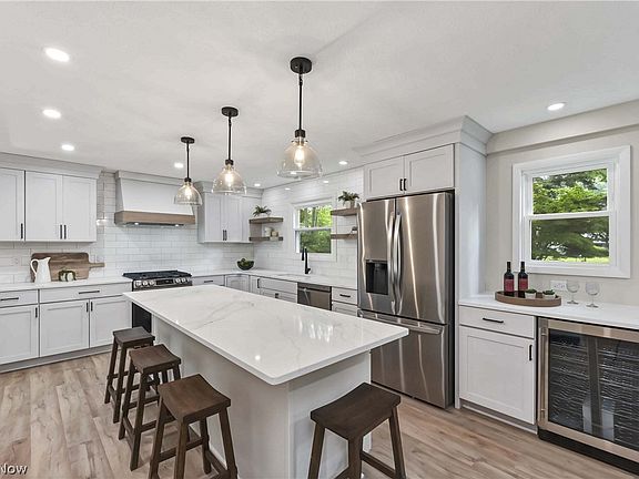 3rd image of 31307 Manchester Ln