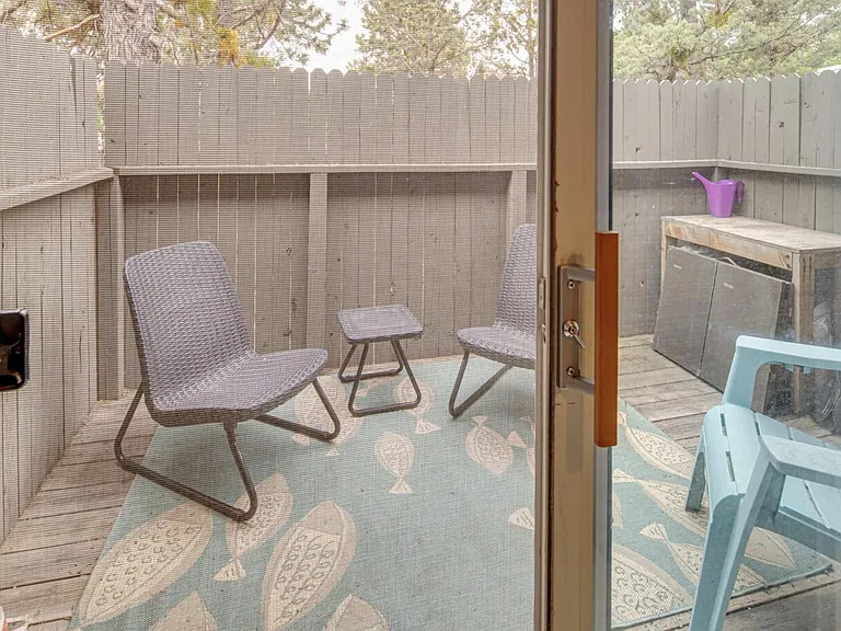 475 NE Underwood Ave — Photo 12
