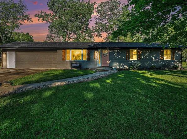 1314 Saint Marys Dr, Warsaw, IN 46580