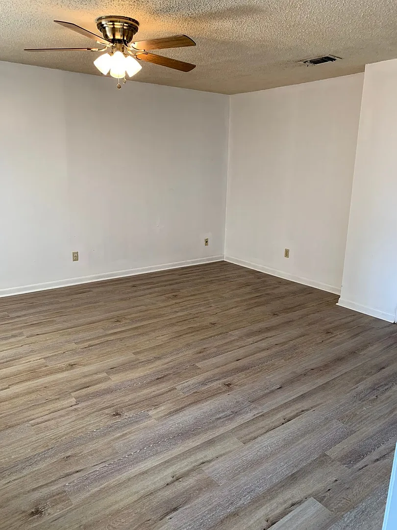 502 Mary Street — Photo 1