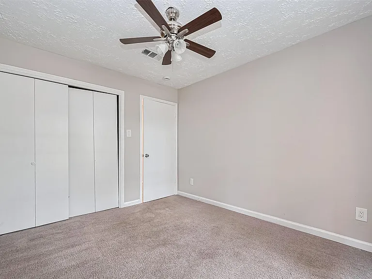 2606 Lexington Woods Dr — Photo 36