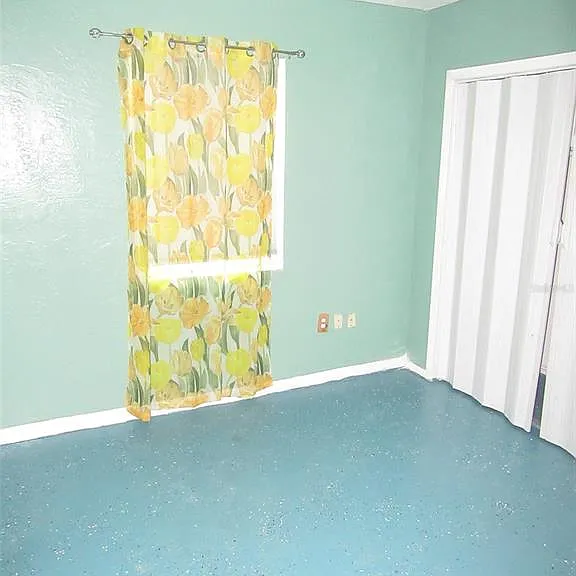 21267 Gladis Ave — Photo 10