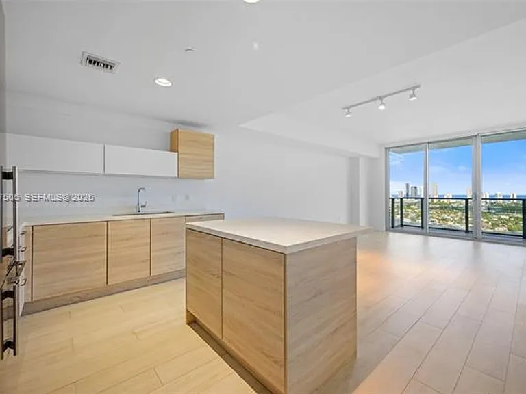 16385 Biscayne Blvd #3020 — Photo 9