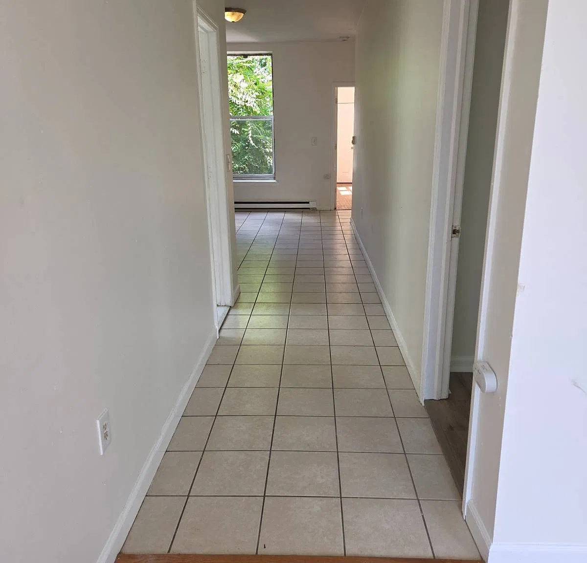 3 bed, 1.0 bath, 1100 sqft, $1,450 — Photo 2