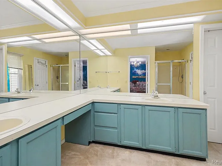 425 Thornridge Ct — Photo 19