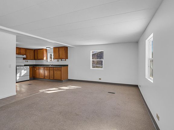 5th image of 315 Parker St
