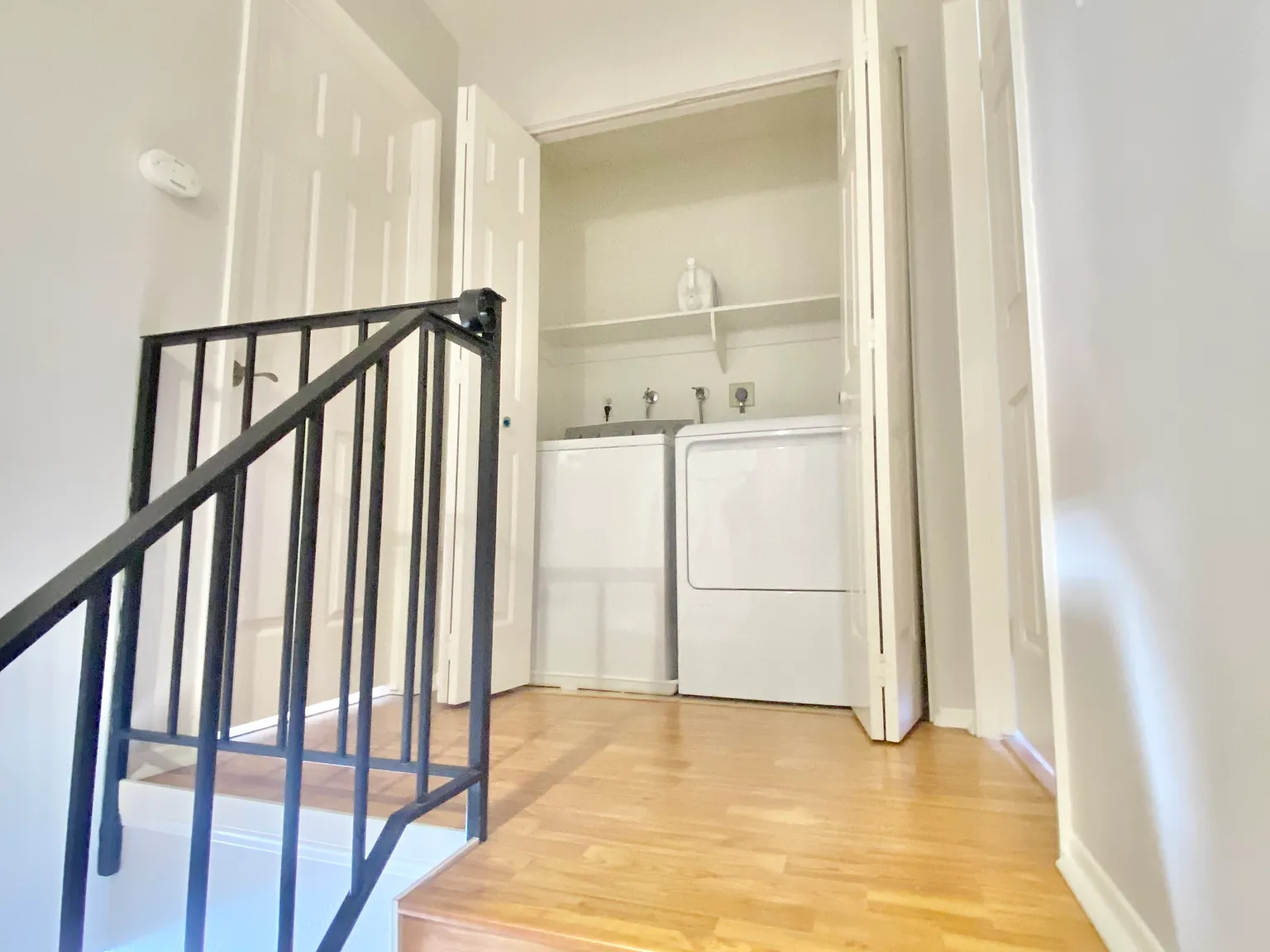 3 bed, 2.5 bath, 1255 sqft, $5,900 — Photo 4
