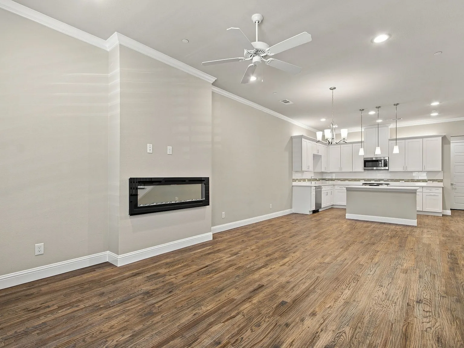 2 bed, 2.5 bath, 1980 sqft, $2,900 — Photo 1