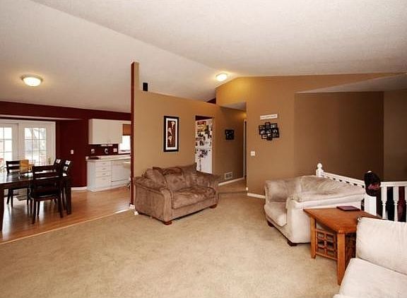 3rd image of 5464 Golfview Cir N
