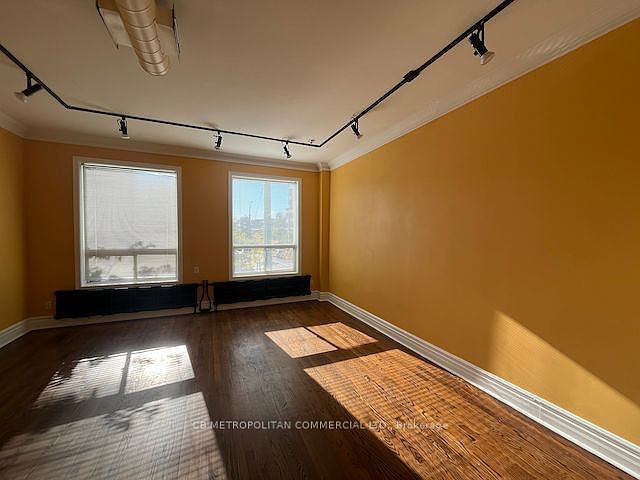 1st image of 401 Spadina Ave