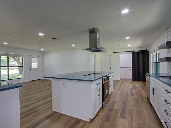 3rd image of 5717 Wilshire Dr