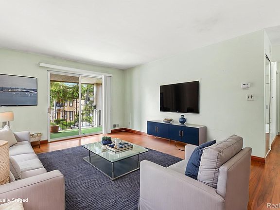 5th image of 29165 Hayes Rd