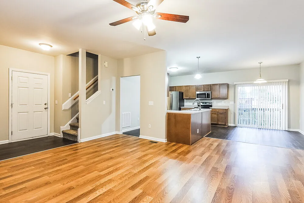 4 bed, 2.5 bath, 1901 sqft, $2,980 — Photo 4