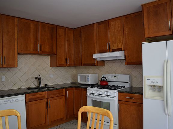 3rd image of 6872 W Touhy Ave #3E