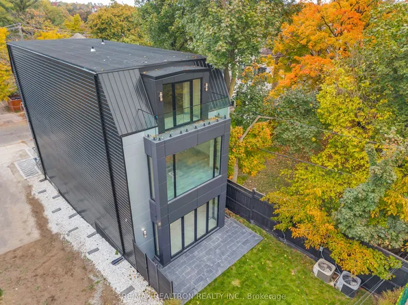 71 Ardmore Rd, Toronto, ON M5P 1W1