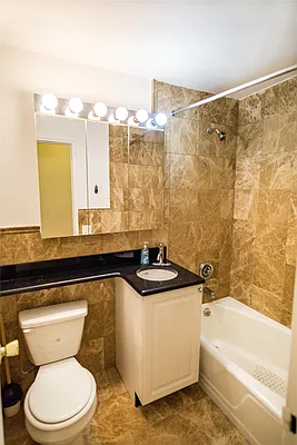 Rented by Century 21 Metropolitan | media 17