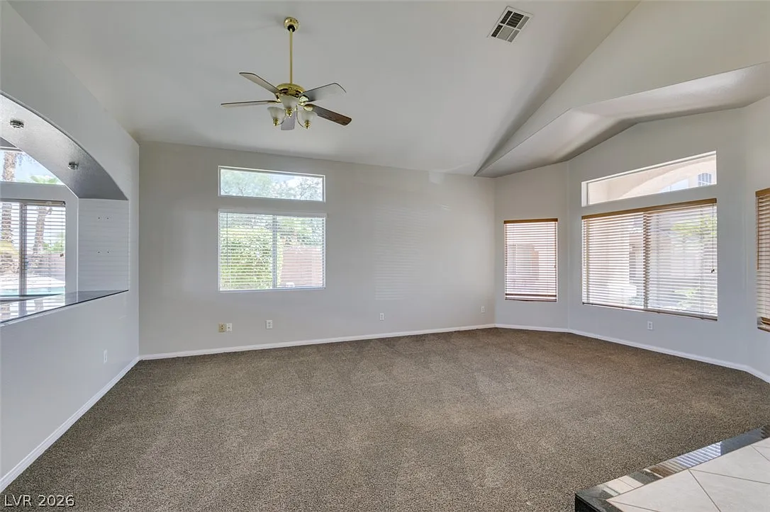 4 bed, 2.5 bath, 2540 sqft, $2,550 — Photo 4