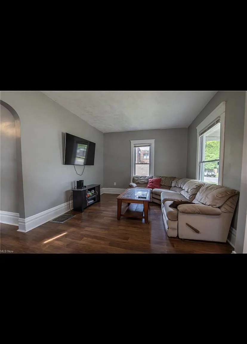4 bed, 1393 sqft, $1,200 — Photo 3