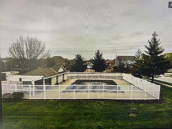 Pool included in hoa