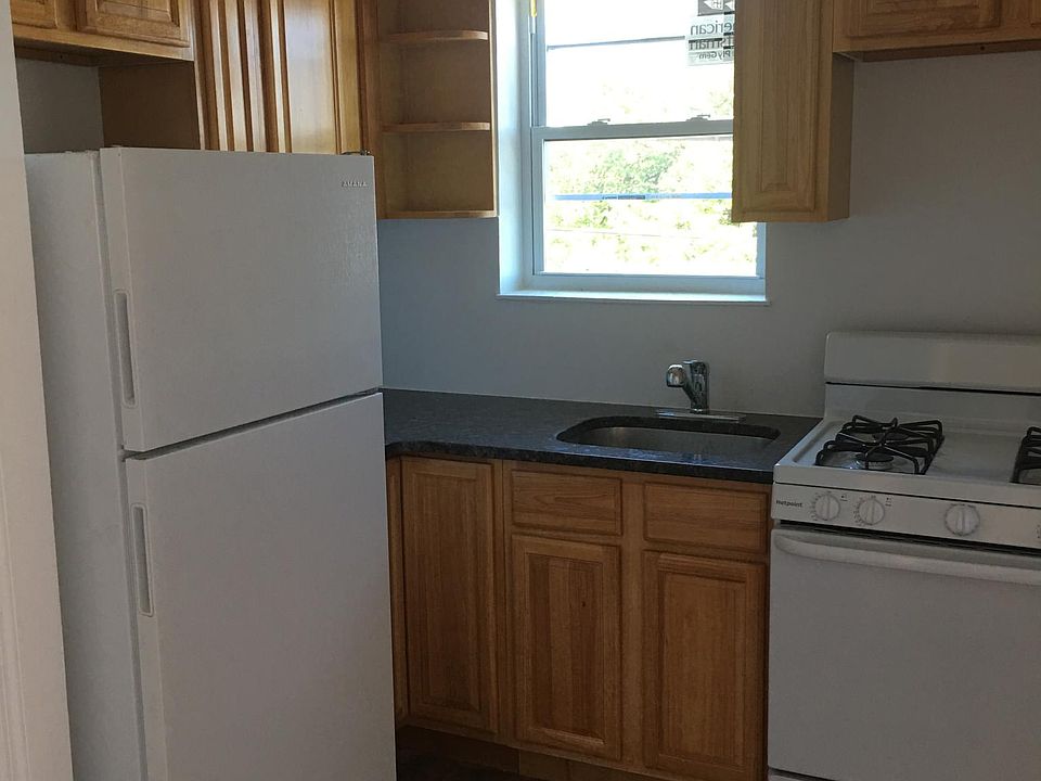 Newly renovated apartment with 2 bedrooms. Brand new kitchen appliances, millwork and flooring.