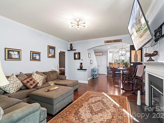 5th image of 149 Martingale Ave
