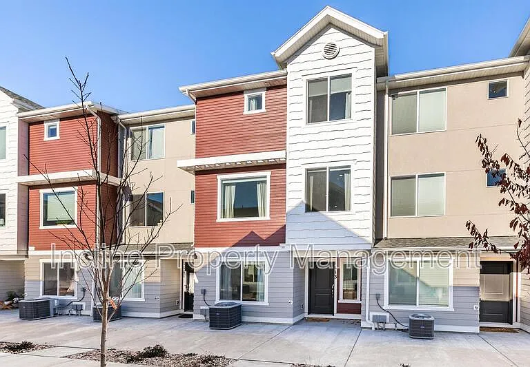 1113 E Yard Row — Photo 1