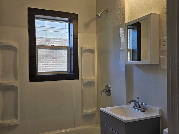 3rd image of 312 Shoshone St E #C5