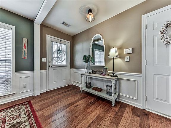 3rd image of 520 Wallnut Hall Cv