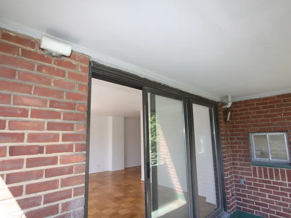 264 East Broadway image 6 of 17