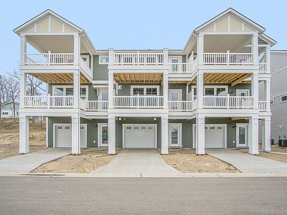 2nd image of 924 S Lake St #15