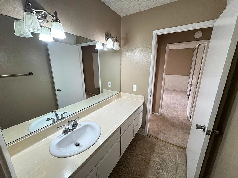 7313 Unicorn Cir — Photo 14