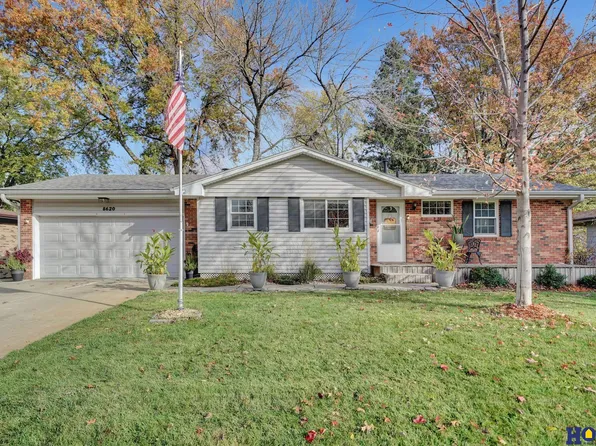 8620 Sandalwood Dr, Lincoln, NE 68520