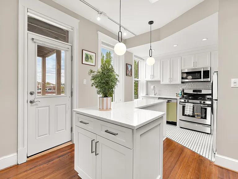 1824 S St NW #402 — Photo 4
