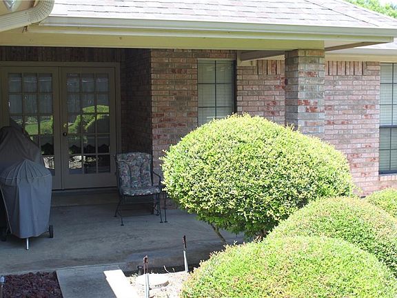 4th image of 616 Robin Meadow Dr