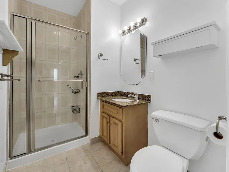 605 New York Ave #604 — Photo 16