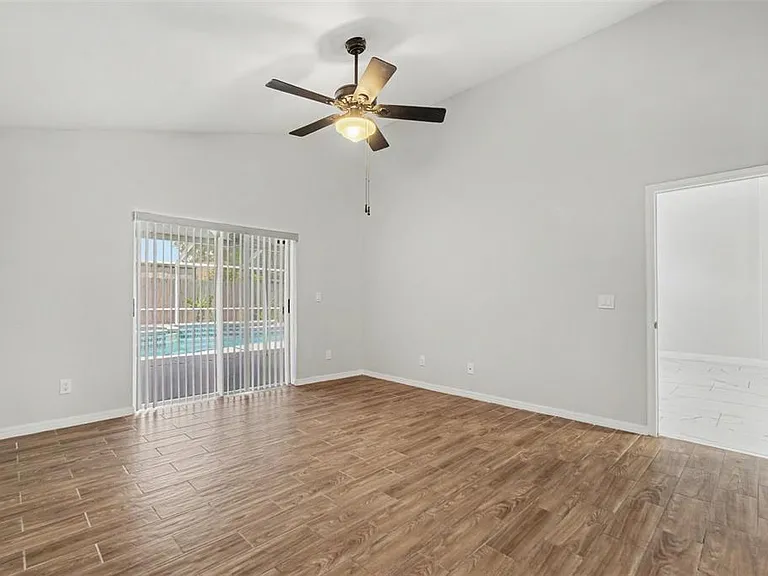 11504 Wellman Dr — Photo 19