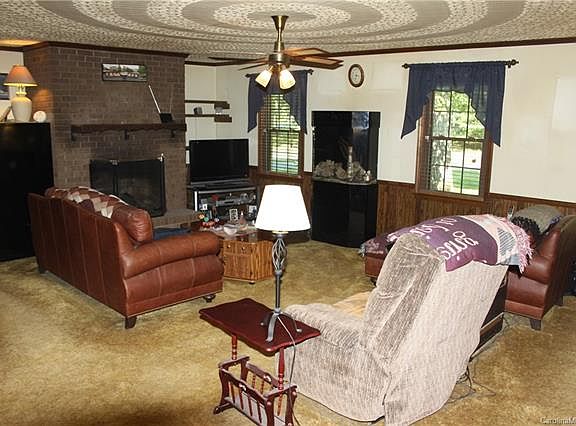3rd image of 3938 English Oak Dr